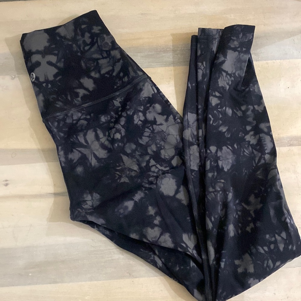 Lululemon Tye dye Wunder under leggings